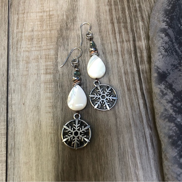 Silver Snowflake Shell Earrings - Picture 5 of 5